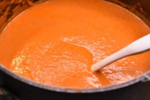 Pasta med peberfrugtsauce - nem opskrift med fløde. Lækker tomatsovs med peberfrugt