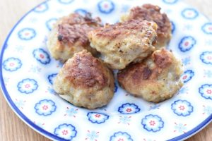 Minifrikadeller - opskrift på hjemmelavede små frikadeller