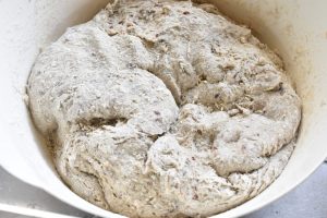 Rugboller – opskrift på grovboller med kerner og fuldkornsmel