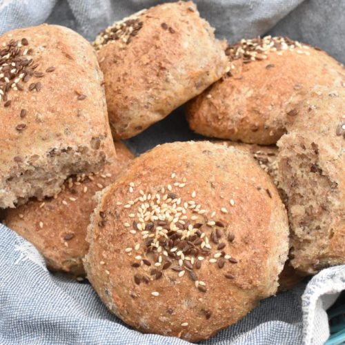 Rugboller – opskrift på grovboller med kerner og fuldkornsmel