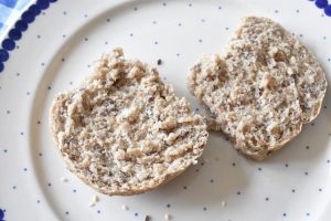 Rugboller – opskrift på grovboller med kerner og fuldkornsmel