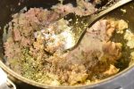 Pasta med tun - nem opskrift på pasta med tunsauce - retten krydres godt