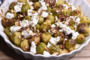 DSC_1172 • nogetiovnen.dk Rosenkålssalat med bagt rosenkål, feta og mandler