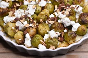 DSC_1176 • nogetiovnen.dk Rosenkålssalat med bagt rosenkål, feta og mandler