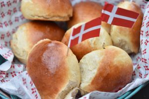 DSC_2181 • nogetiovnen.dk Koldhævede fødselsdagsboller - nem opskrift