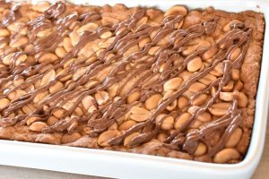 Chokoladen lægges på i striber