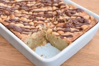 DSC_0563 • nogetiovnen.dk Cookiekage med Dumle, peanuts og mælkechokolade