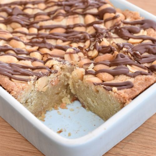 Cookiekage med Dumle, peanuts og mælkechokolade