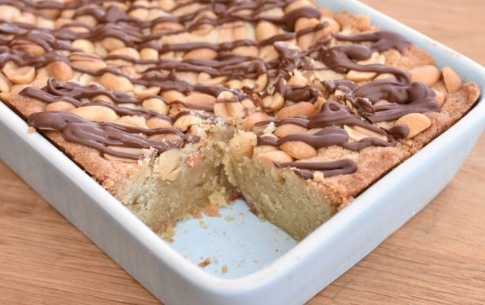 Cookiekage med Dumle, peanuts og mælkechokolade