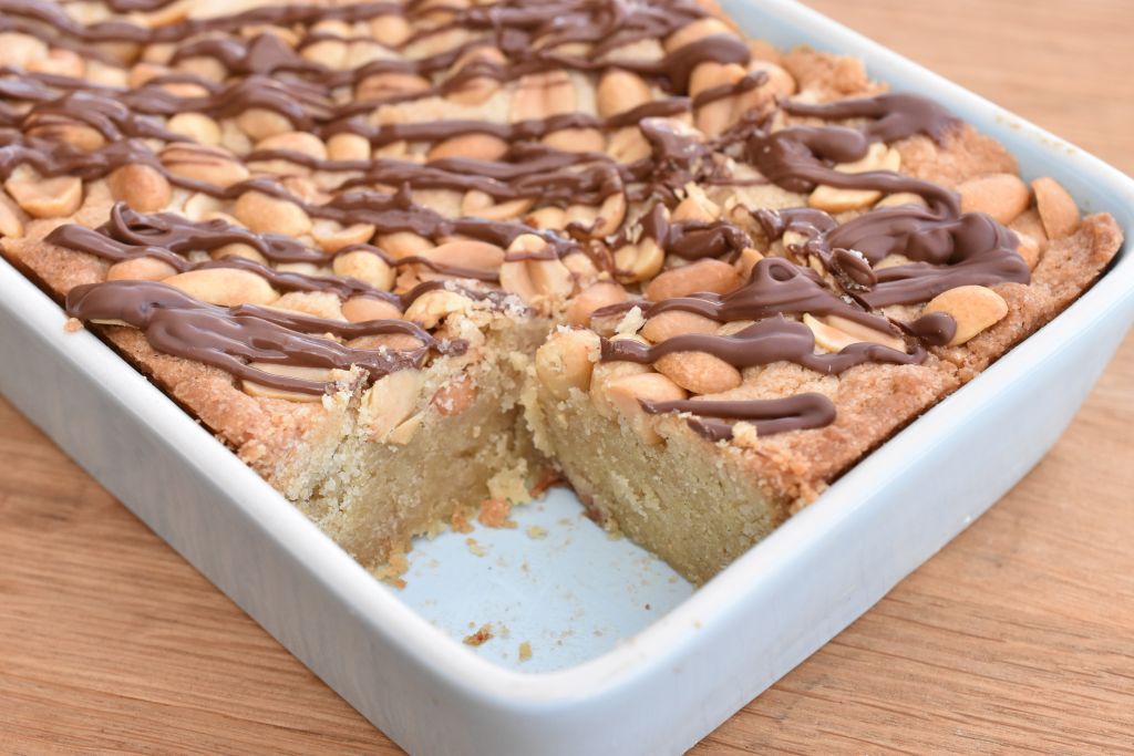 Cookiekage med Dumle, peanuts og mælkechokolade
