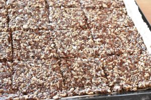 Undervejs skæres knækbrød ud i skiver