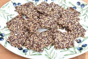 Knækbrød med kerner og chiafrø - glutenfri kerneknækbrød