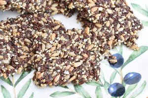 Knækbrød med kerner og chiafrø - glutenfri kerneknækbrød