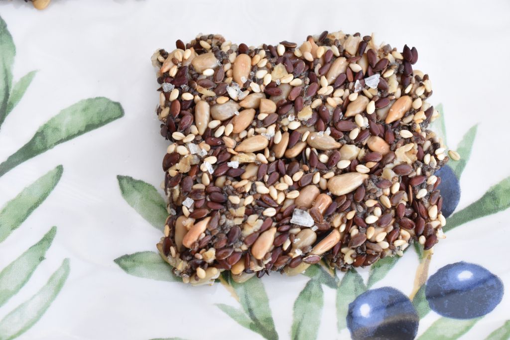 Knækbrød med kerner og chiafrø - glutenfri kerneknækbrød