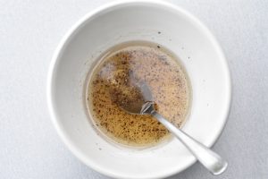 Olie eddike dressing uden sennep - nem opskrift