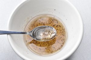 Olie eddike dressing uden sennep - nem opskrift