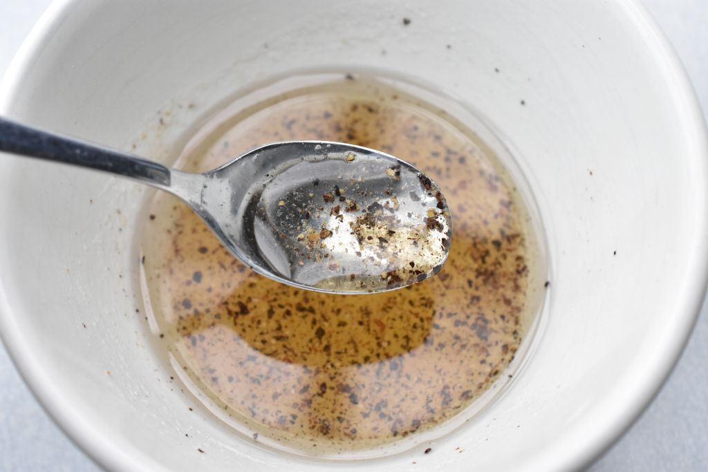 Olie eddike dressing uden sennep - nem opskrift