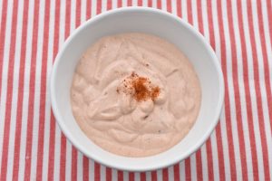 Creme fraiche dressing med paprika - opskrift på rød dressing