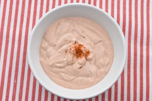 Creme fraiche dressing med paprika - opskrift på rød dressing