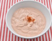 Creme fraiche dressing med paprika - opskrift på rød dressing