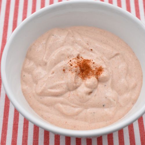 Creme fraiche dressing med paprika - opskrift på rød dressing