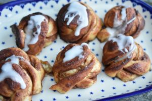 Koldhævede kanelsnurrer - nem opskrift på lækre snurrer