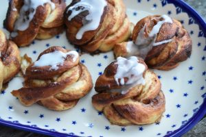 Koldhævede kanelsnurrer - nem opskrift på lækre snurrer