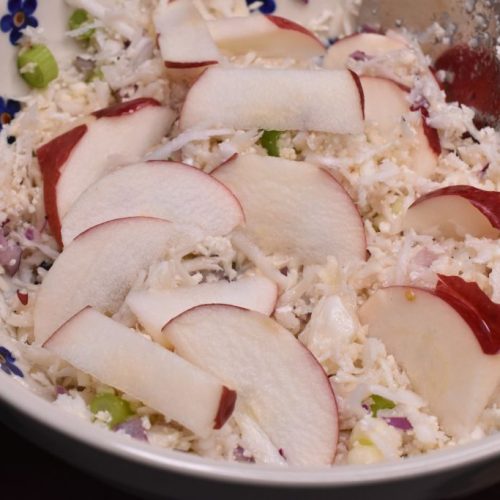 Blomkålssalat med æbler - nem salat med blomkålsris