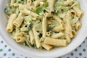 Green Goddess pastasalat med grøn dressing