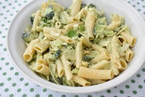 Green Goddess pastasalat med grøn dressing