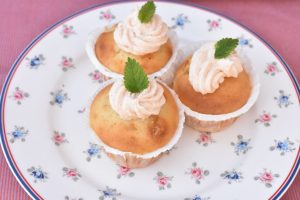 Rabarbermuffins med rabarber smørcreme