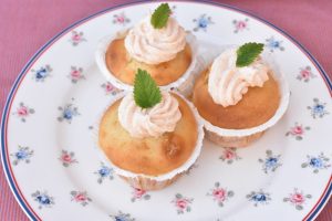 Rabarbermuffins med rabarber smørcreme