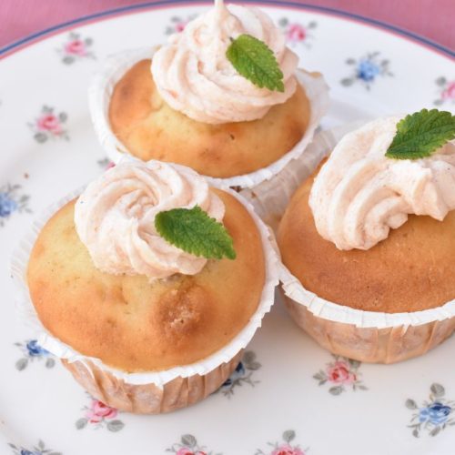 Rabarbermuffins med rabarber smørcreme - opskrift