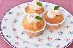 Rabarbermuffins med rabarber smørcreme