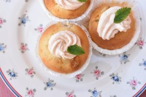 Rabarbermuffins med rabarber smørcreme