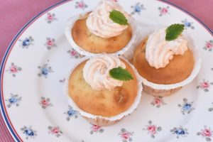 Rabarbermuffins med rabarber smørcreme
