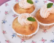 Rabarbermuffins med rabarber smørcreme - opskrift