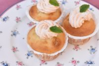 DSC_0772 • nogetiovnen.dk Rabarbermuffins med rabarber smørcreme - opskrift
