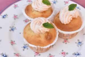 Rabarbermuffins med rabarber smørcreme