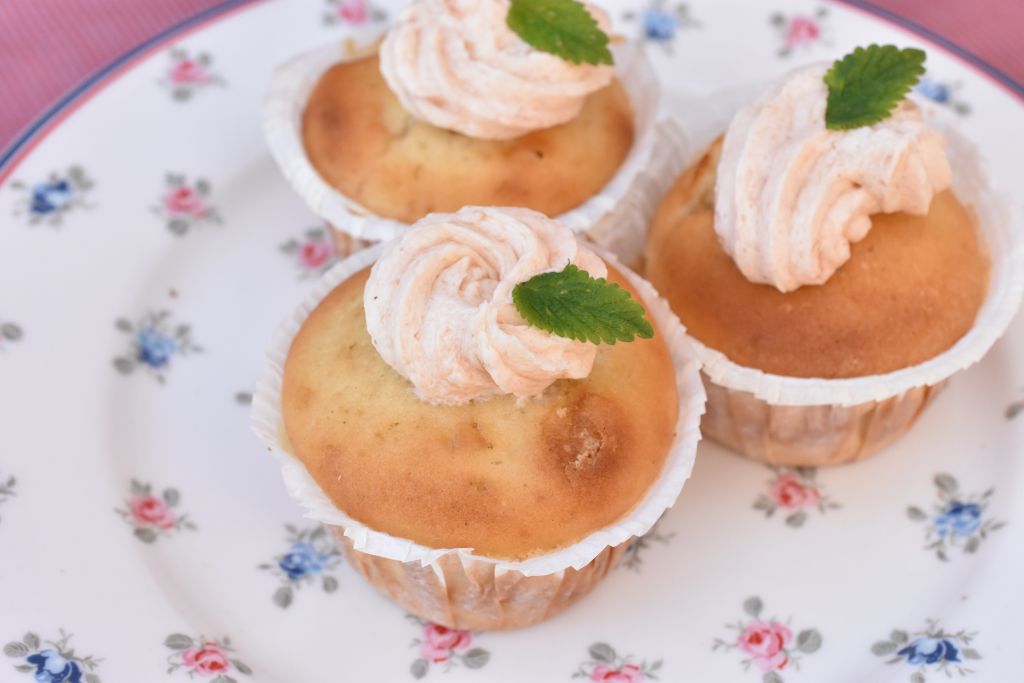 Rabarbermuffins med rabarber smørcreme - opskrift