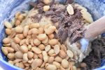 Snickers cookies - nem opskrift på lækre kager - peanuts og chokolade tilsætter