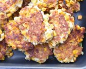Majsdeller - opskrift på vegetariske majsfrikadeller