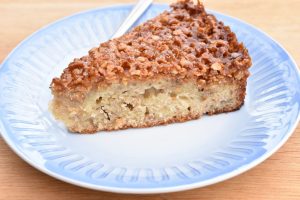 Saftig banankage med sprød topping - enkelt stykke