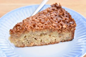 Saftig banankage med sprød topping - enkelt stykke
