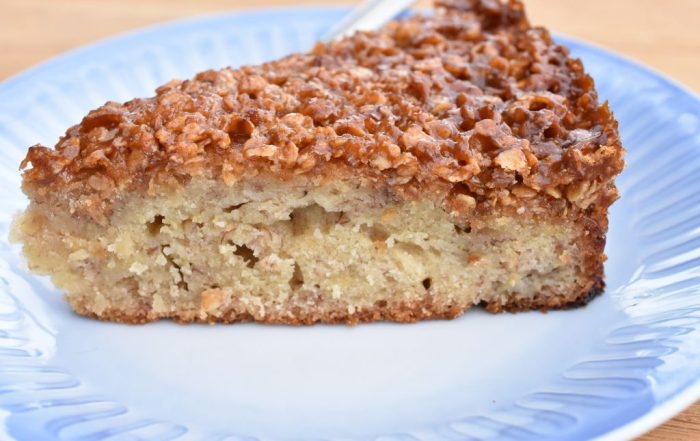 Saftig banankage med sprød topping - enkelt stykke