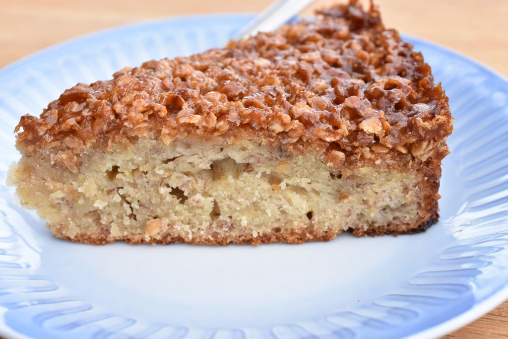 Saftig banankage med sprød topping - enkelt stykke