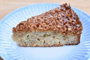 Saftig banankage med sprød topping