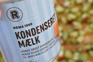 Nem rabarbertærte med kondenseret mælk