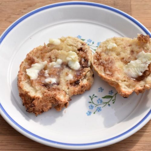 Scones med hytteost - opskrift på protein chokoladescones