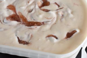 Der laves swirl, med den sidste kompot på toppen
